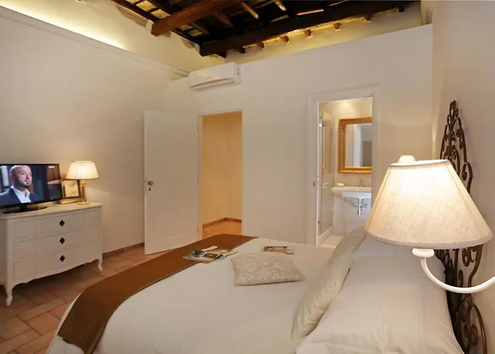 Madonna De\' Monti Suites